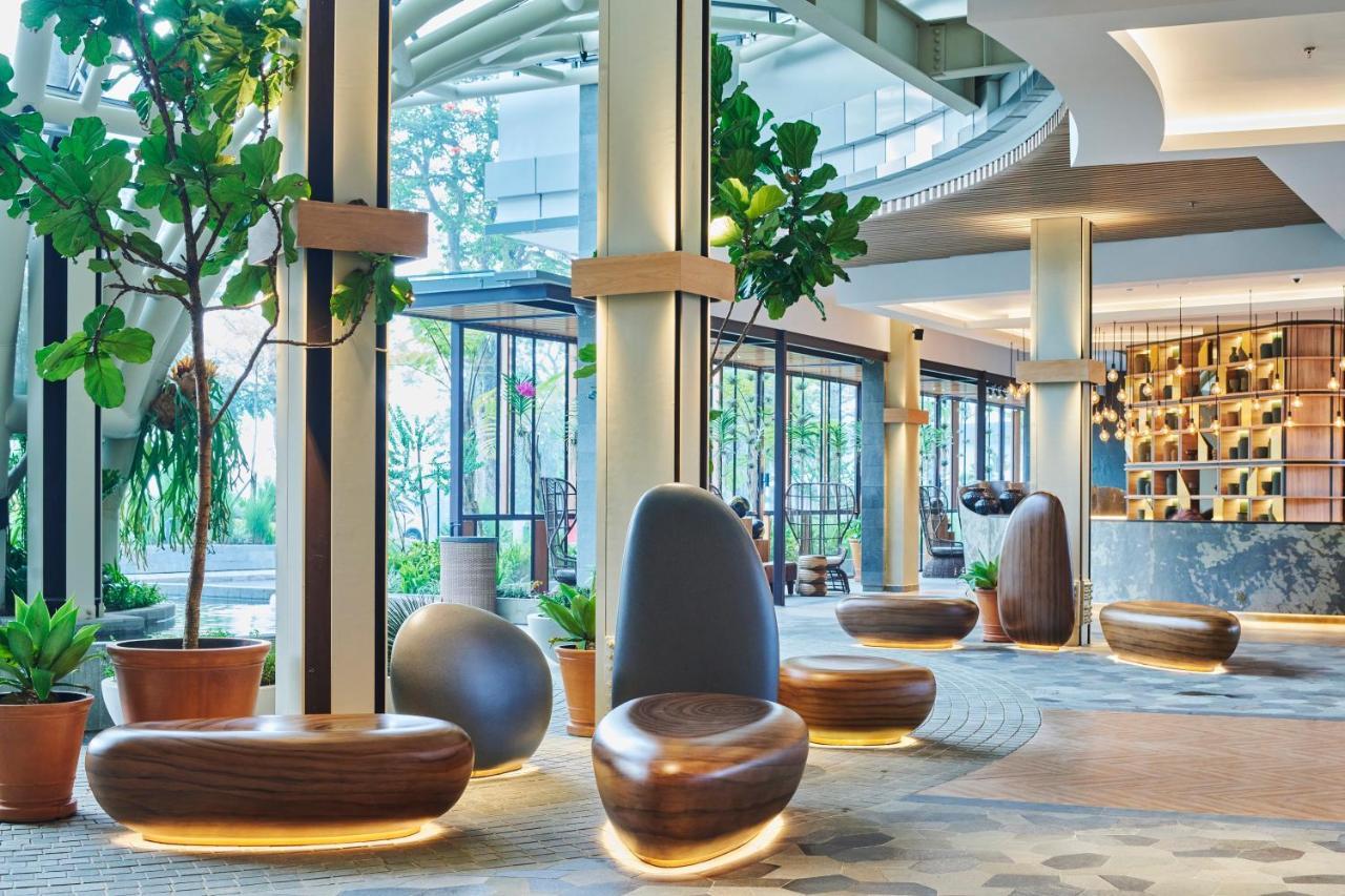 The Botanica Sanctuary Hotel Puncak Luaran gambar The lobby of the hotel