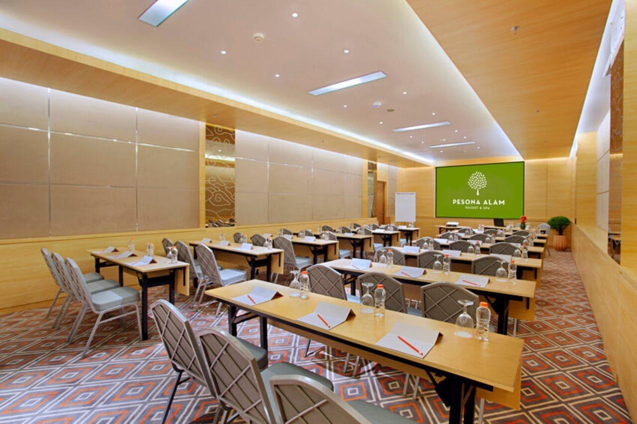 The Botanica Sanctuary Hotel Puncak Luaran gambar Meeting room