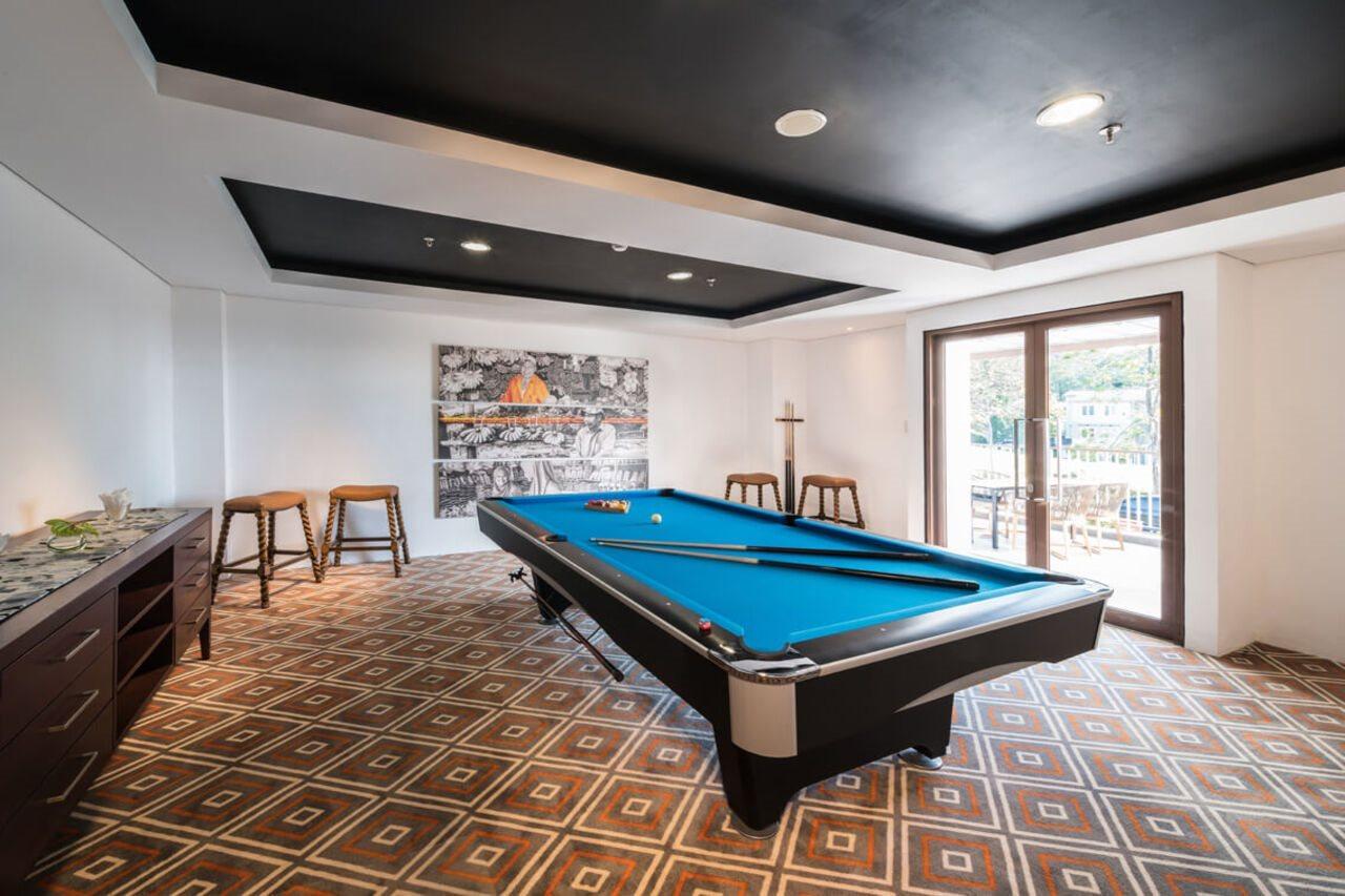 The Botanica Sanctuary Hotel Puncak Luaran gambar A pool table