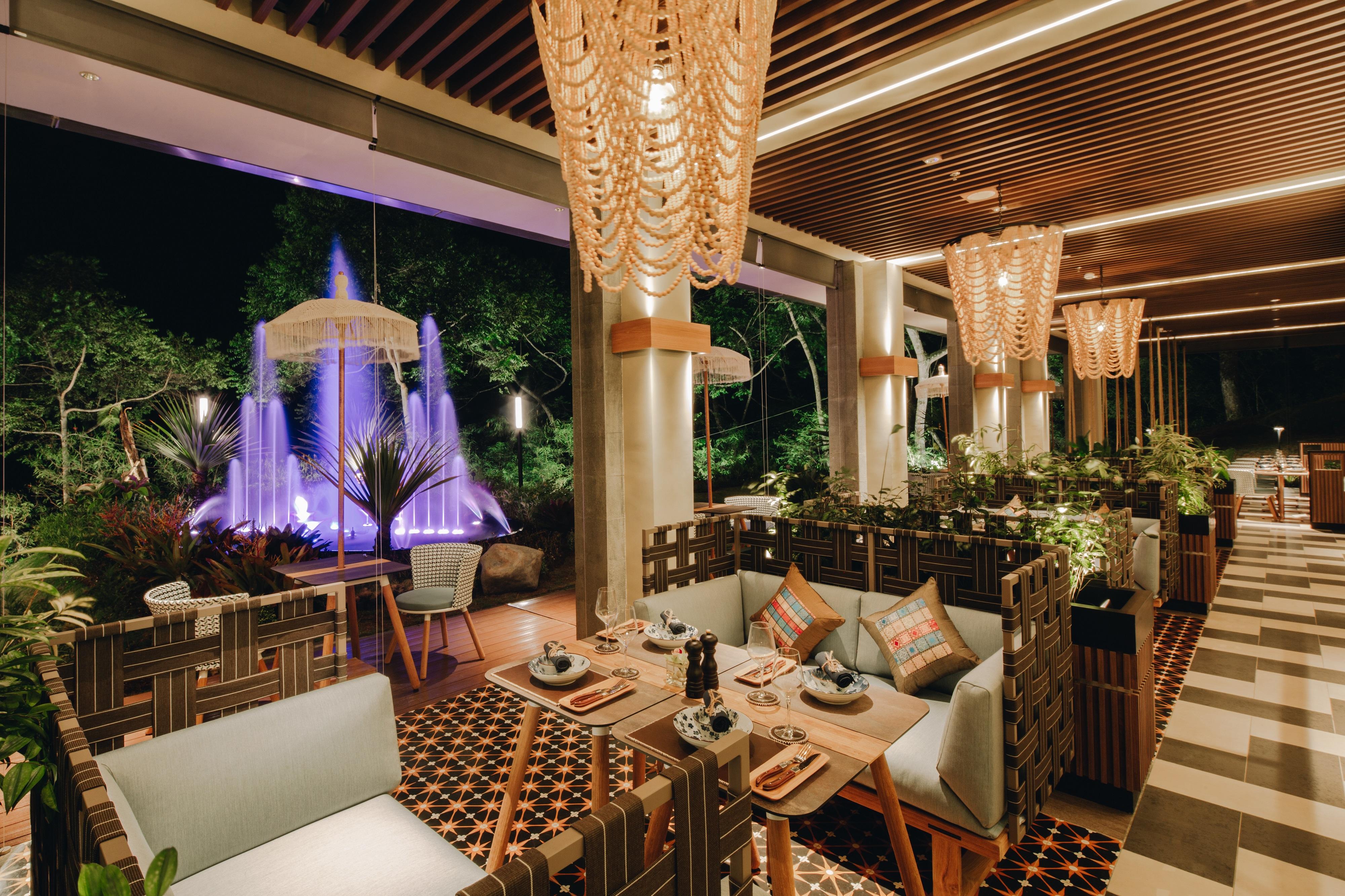 The Botanica Sanctuary Hotel Puncak Luaran gambar The restaurant at the hotel