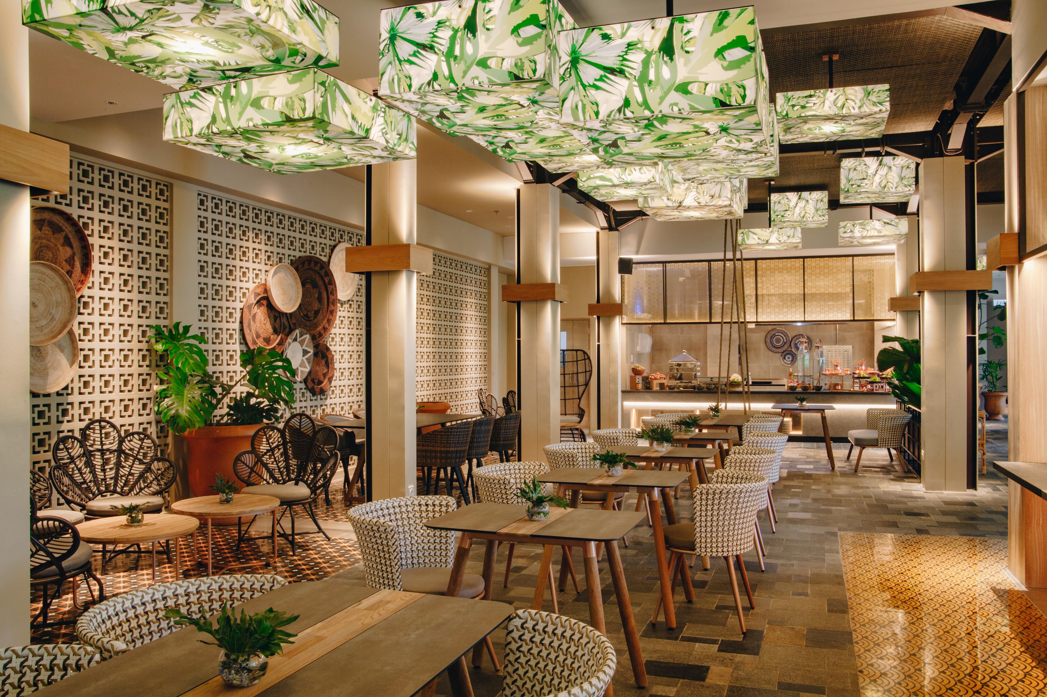 The Botanica Sanctuary Hotel Puncak Luaran gambar The interior of the restaurant