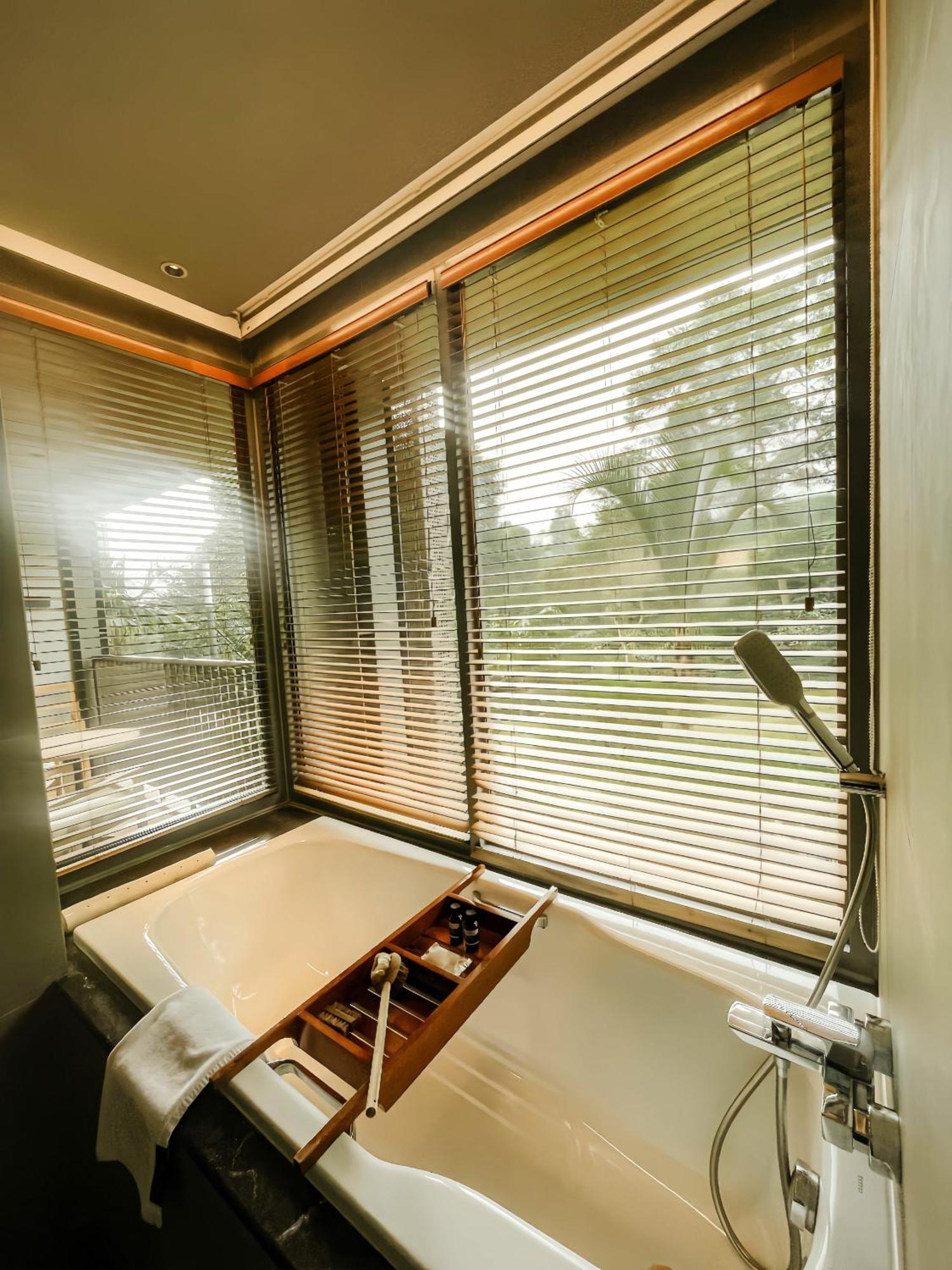 The Botanica Sanctuary Hotel Puncak Bilik gambar Venetian blinds