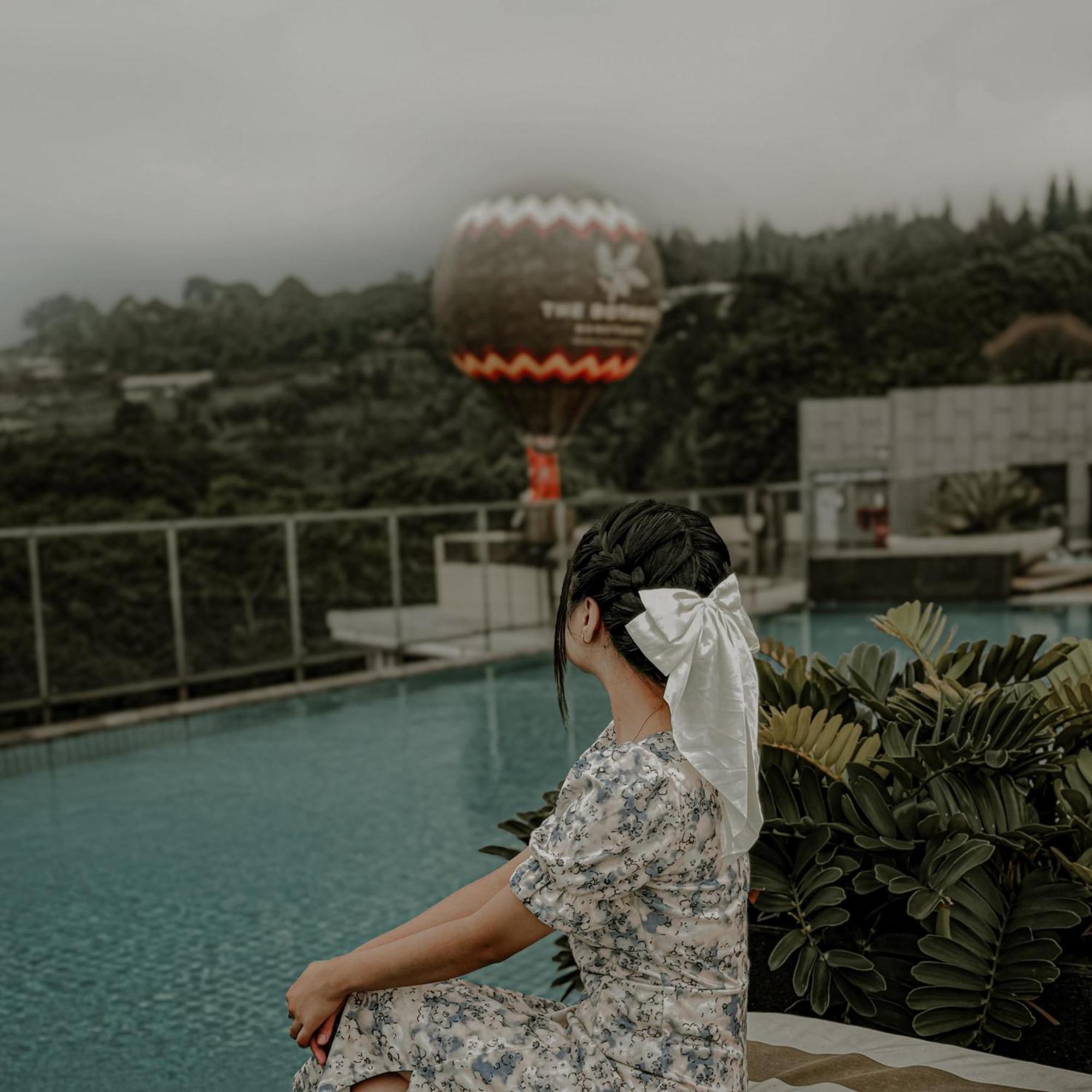 The Botanica Sanctuary Hotel Puncak Luaran gambar A hot air balloon in Bali