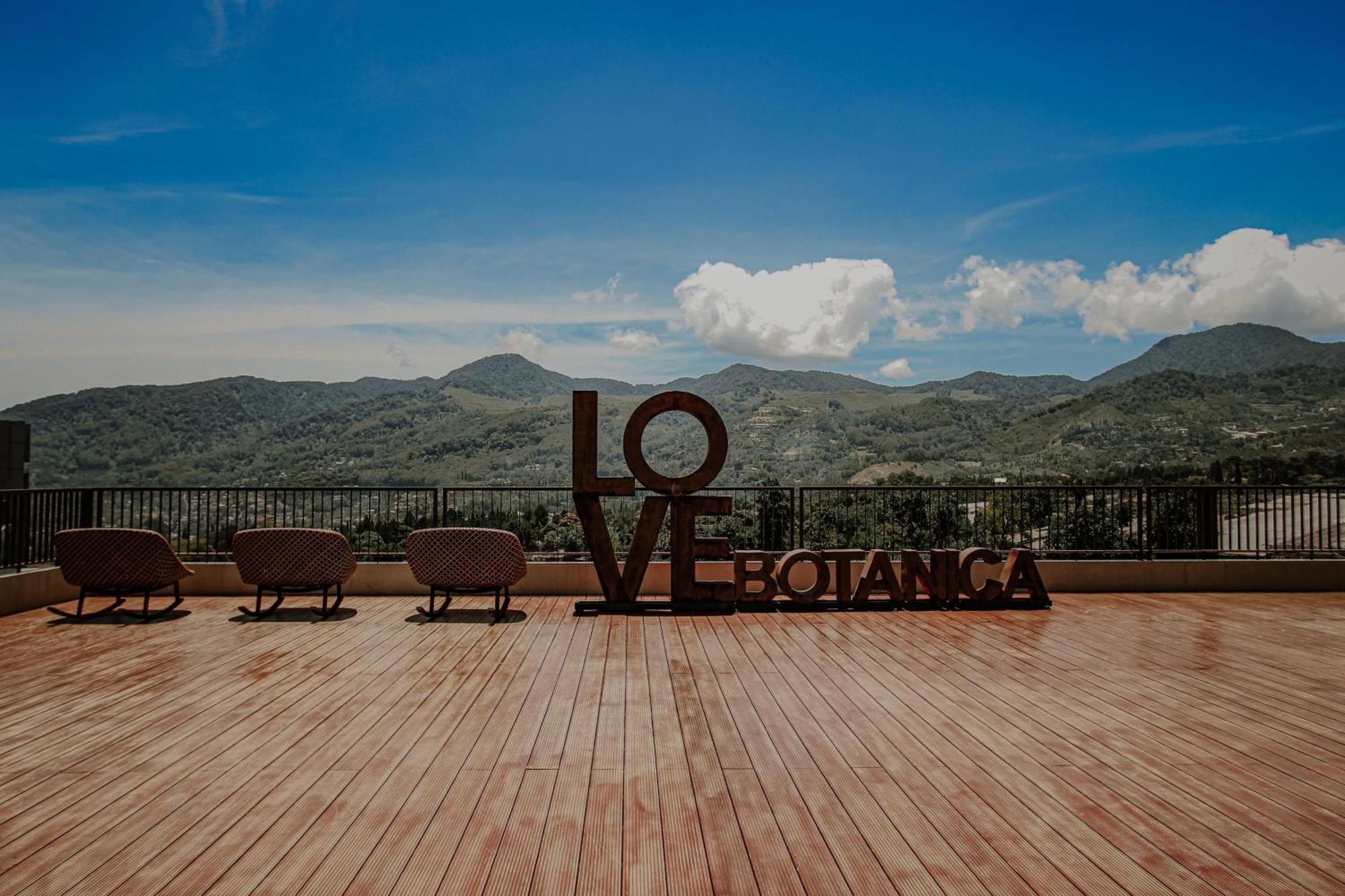 The Botanica Sanctuary Hotel Puncak Luaran gambar View of the Sierra Madre from the 10th floor of the hotel