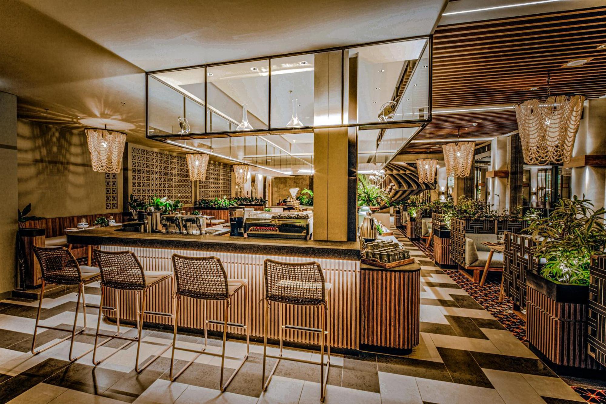 The Botanica Sanctuary Hotel Puncak Luaran gambar The interior of the restaurant